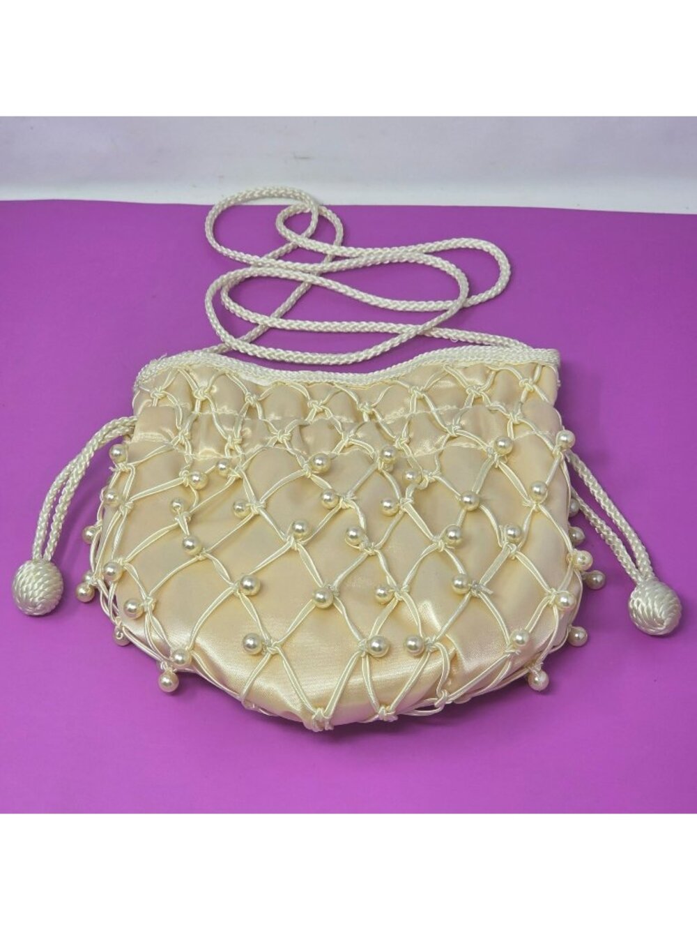 Vintage Avon Pearl-Accented Satin Drawstring Pouch Bag Ivory‎ Nylon Rope Strap